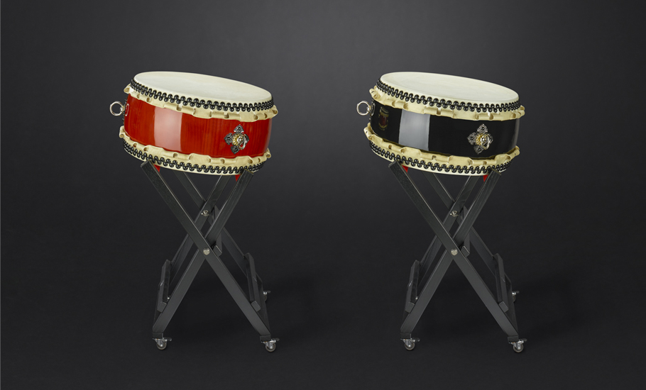 Hira-Daiko drum hq Ø48/h:25cm  (shiny-black & red-brown)  with X-stand high  (695€/195€)