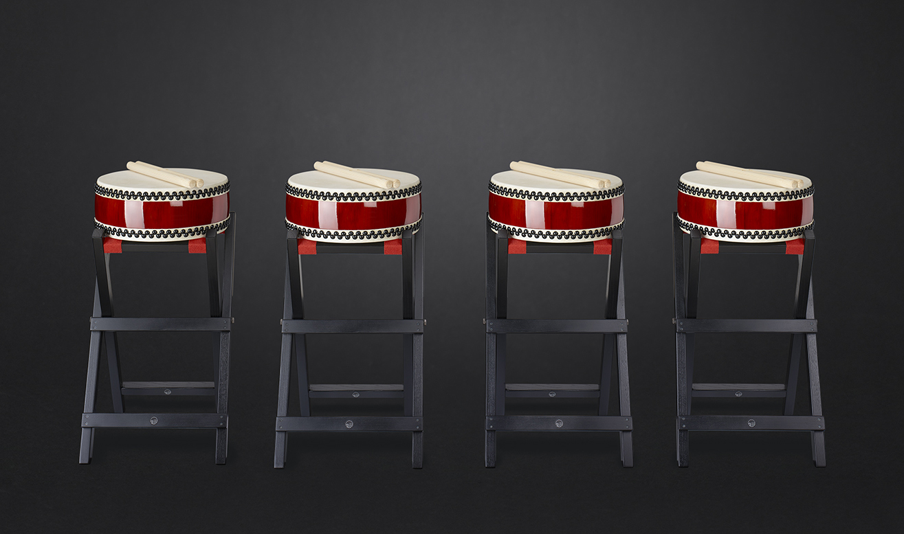 Small Hira-Daiko Classic drums Ø39cm/h:15cm  (red-brown) with X-stand  (395€/165€)